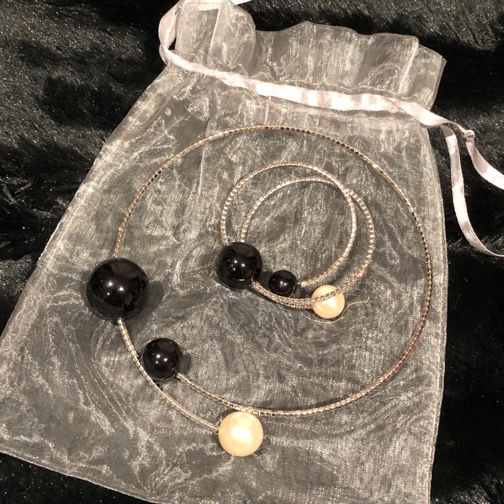 Necklace & bangle set - Picture 2 of 5
